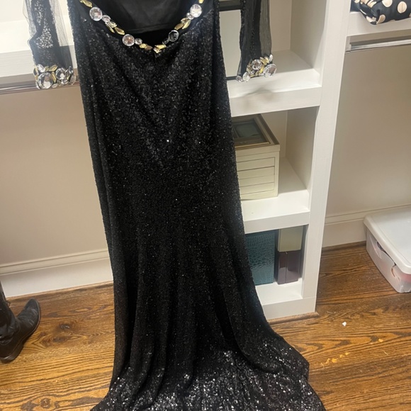 Gown - Picture 3 of 8